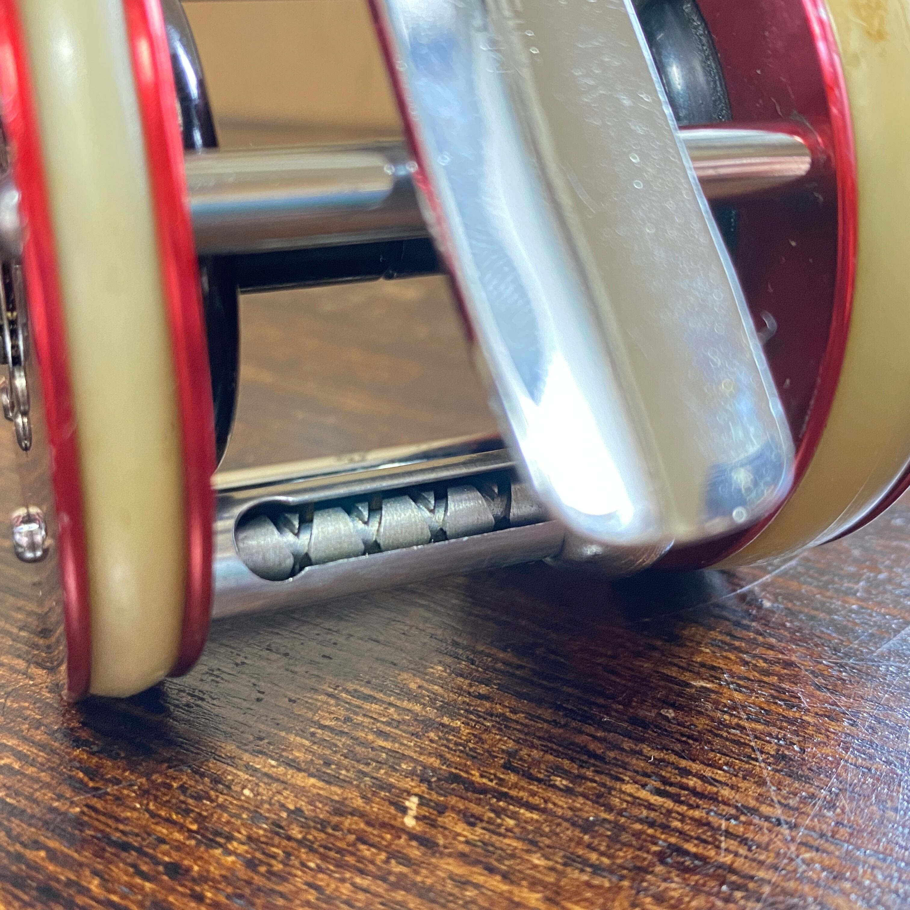 【中古極美品】AbuGarcia ambassadeur2000 レッド 中古極美品】AbuGarcia ambassadeur2000 レッド 中古極美品】AbuGarcia