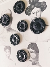 フランス 1900s 幾何学の黒花とgalalithe製ボタンセットb アンティーク