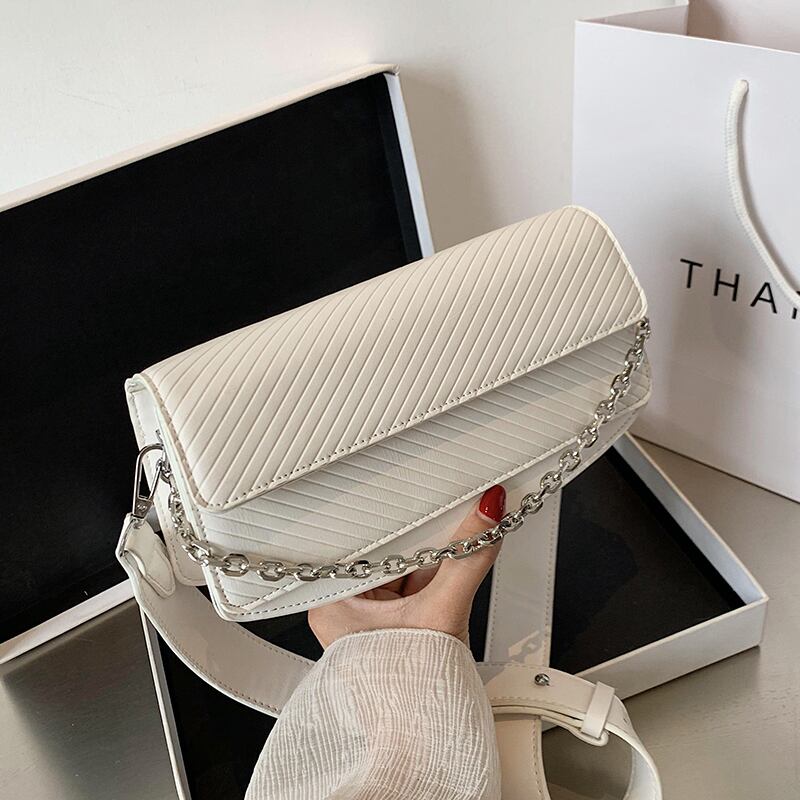 エインレディーススモールバッグ2020ニューウェーブサマーチェーンワイルドショルダーバッグインファッションブロードバンドスモールスクエアバッグ Tiancai_Wing_Bag6297507