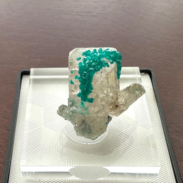 ダイオプテーズ/カルサイト【Dioptase with Calcite】ナミビア産