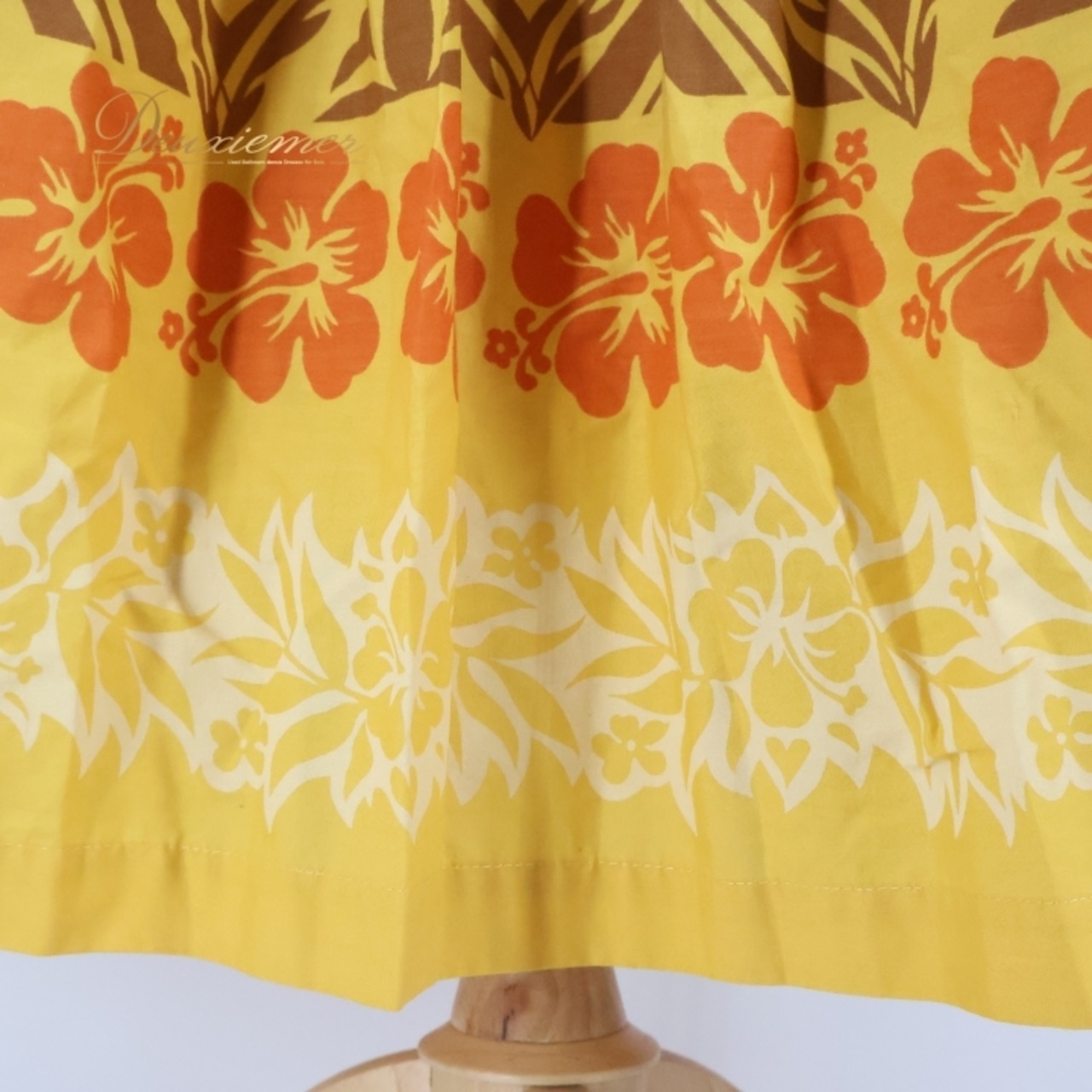 フラダンス 衣装 パウスカート イエロー系 シングル ハイビスカス柄 モンステラ柄 かわいい 華やか 鮮やか 明るい ふわふわ ハワイアン アロハ ハワイアンプリント フラ ダンス レッスン 練習 ハワイ