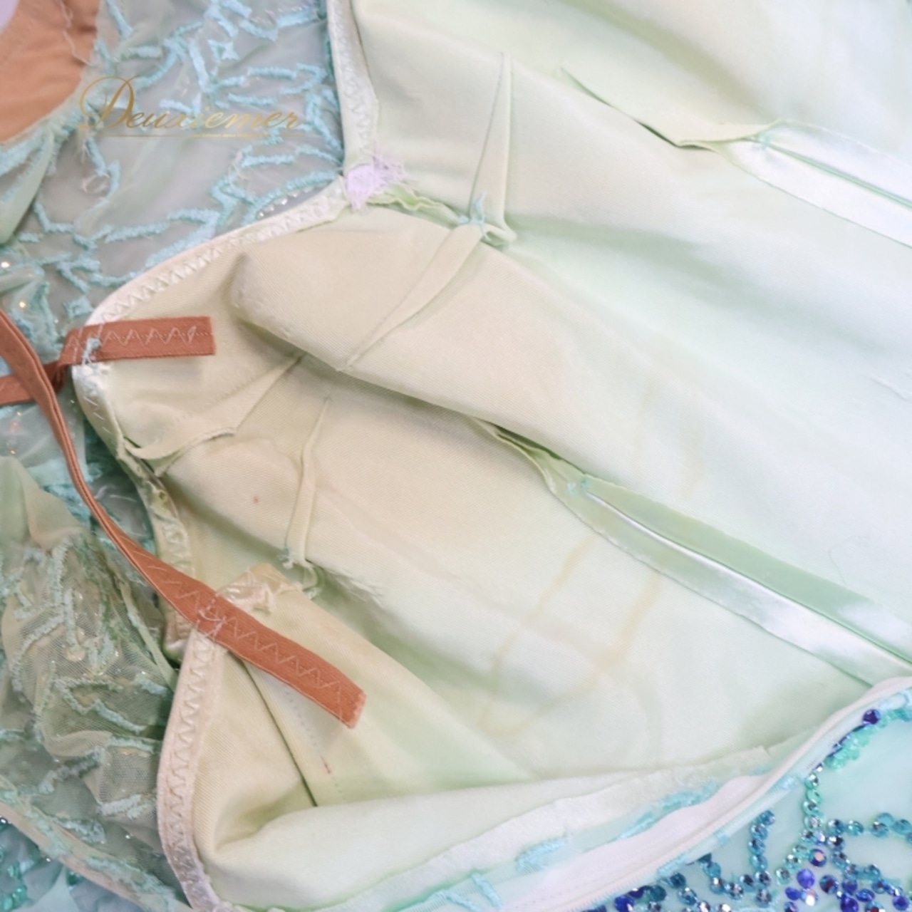 社交ダンス 衣装 スタンダードドレス ワンピース スタンダード 緑 エメラルドグリーン レース デモ 競技 ダンス パーティ 発表会 綺麗 上品 落ち感 グリーン系 ブルー系 シンプル 明るい 優雅 おしゃれ パフォーマンス