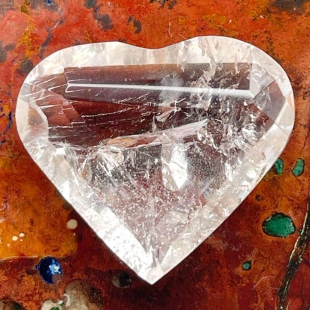 【ミラベル庭園にてアチューメント】【超美石】天然琥珀（アンバー）　ハートのペンダント（チェーンつき）　6182*241109