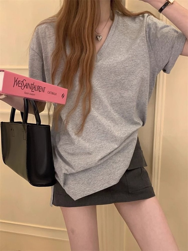 オーバーサイズ Vネック 半袖 Tシャツ レディース トップス カットソー プルオーバー 部屋着 インナー 丈長 ミディアム 襟なし ポリエステル かわいい 大人可愛い きれいめ シンプル カジュアル おしゃれ こなれ感 ルーズ ベーシック 無地 春 夏 秋 冬 ママ 通勤 学生 学校 通学 デート お出かけ 旅行 公園 女子会 休日 ショッピング カフェ 重ね着 韓国 楽ちん 体型カバー 普段使い 着回し レイヤード S M L XL ゆったり 白 ホワイト 黒 ブラック 茶色 ブラウン ライトグレー