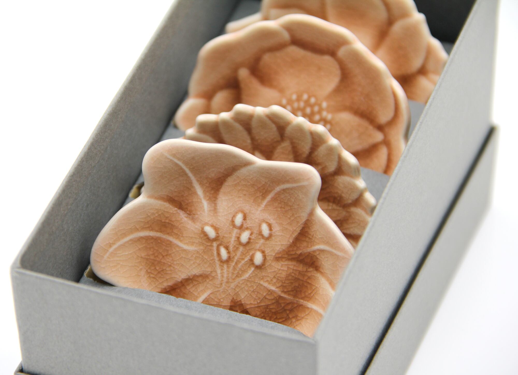 アイトー 豆皿揃 形さんご 4枚セット【商品番号：070】 | 瀬戸蔵