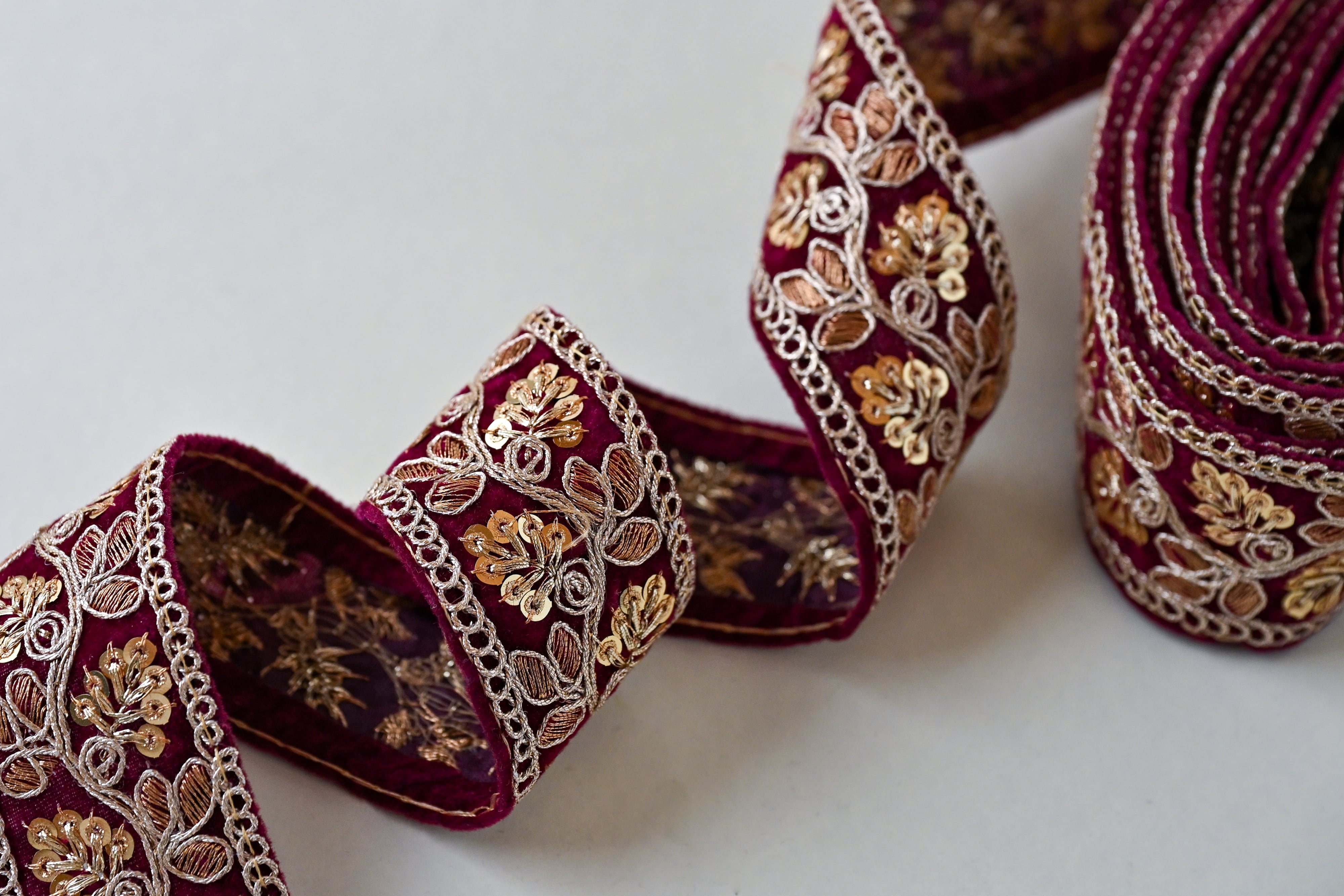 インドの刺繍リボン（お好きな柄を1メートル） | チェコガラスボタン