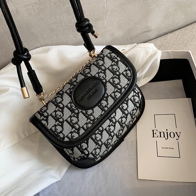 センススモールバッグ女性2020新しい流行のファッションワイルドインメッセンジャーバッグネットレッドエインスタイルシングルショルダースモールスクエアバッグ Tiancai_Wing_Bag49053320738