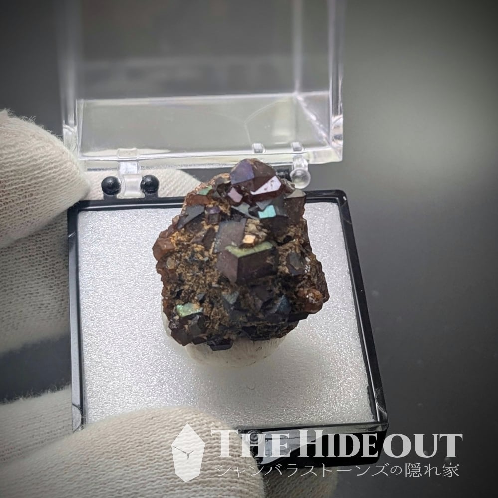 日本国産鉱物標本063 奈良県吉野郡天川村行者還岳レインボーガーネット