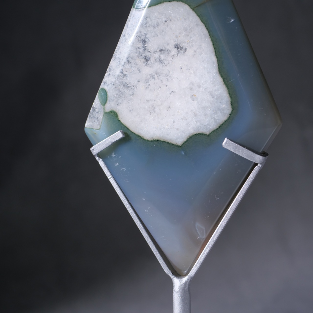 アゲート / クォーツ【菱形】/ 彫刻