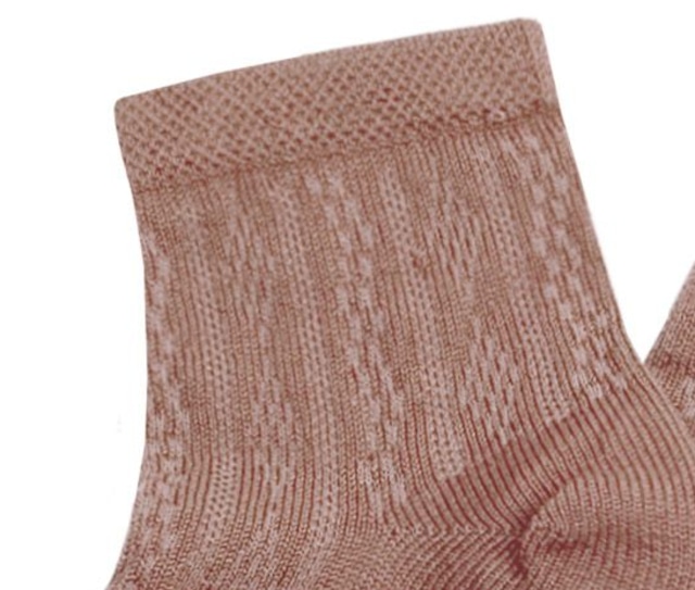 Collegien - Antoinette Lightweight Pointelle Socks / Praline de Lyon