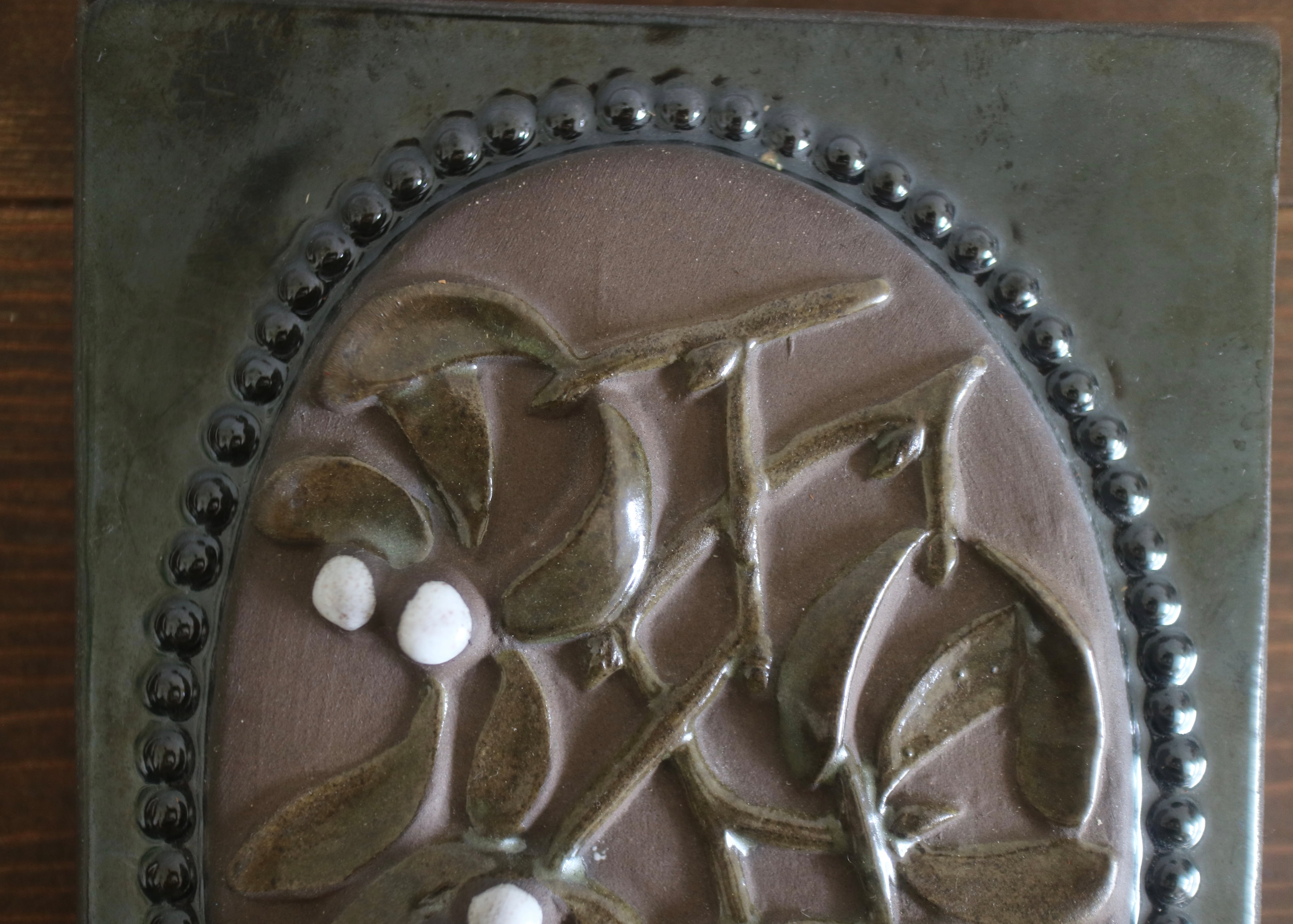 Jie Gantofta 陶板　ヤドリギ 宿り木の陶板 / ヤドリギ・みどり縁 / Jie Gantofta