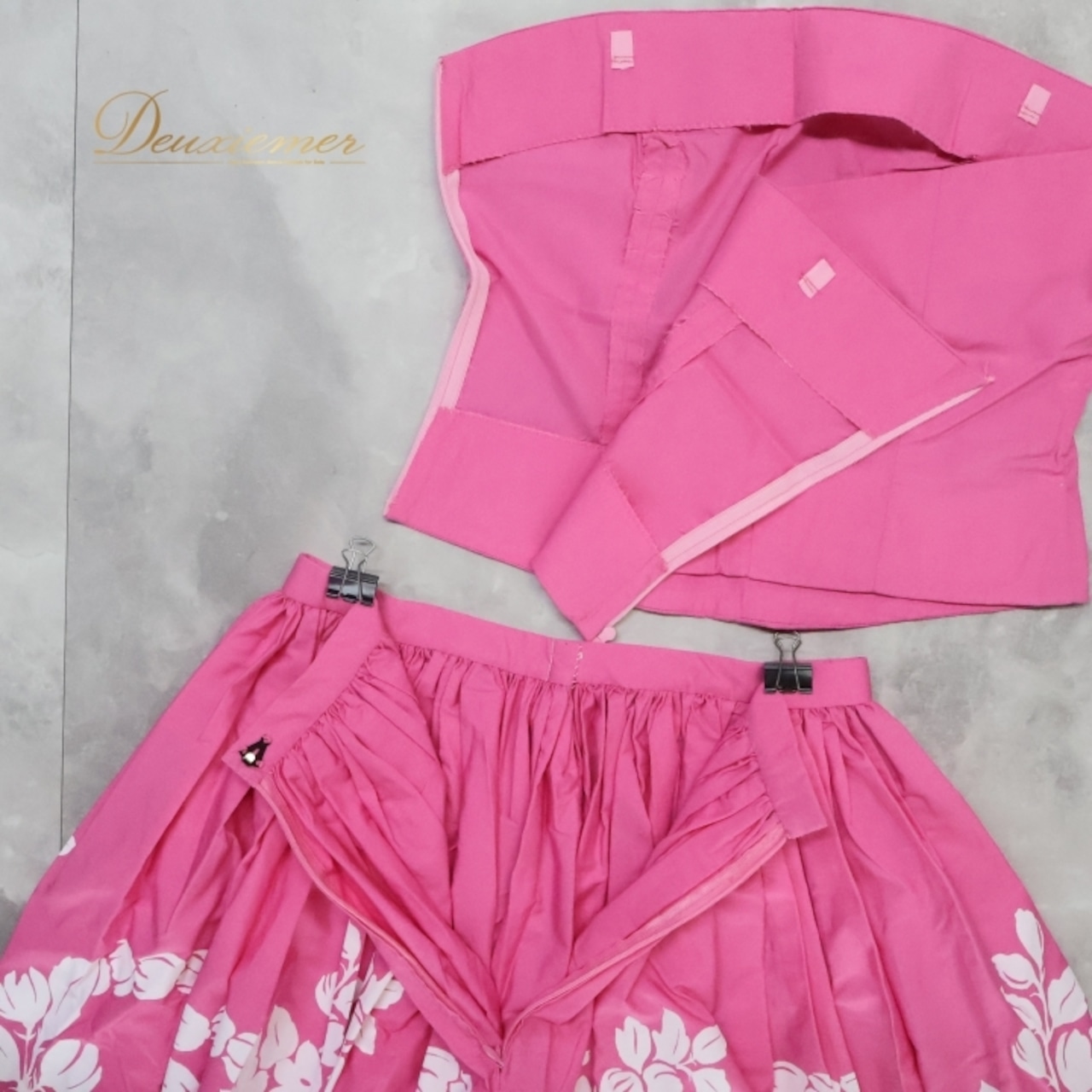 フラダンス 衣装 ツーピース セットアップ 上下セット タヒチインポーツ ピンク系 TAHITI IMPORTS チューブトップ 花柄 かわいい 華やか 鮮やか 明るい 白 ハワイアン アロハ ハワイアンプリント フラ ダンス レッスン 練習