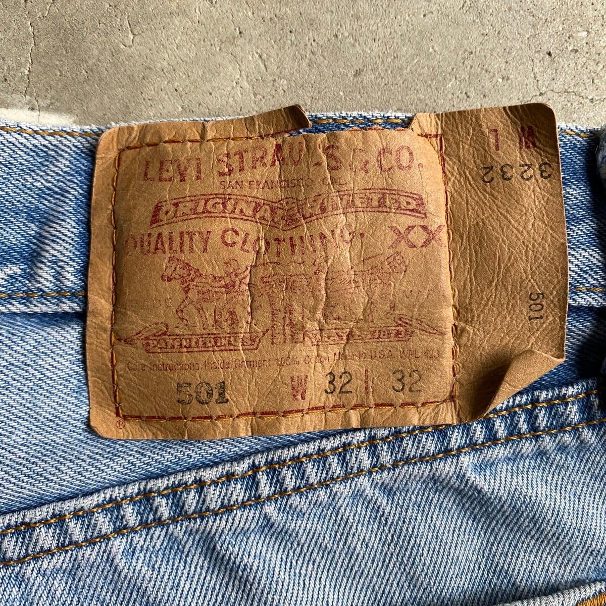 LEVIS  パンツ　32/32