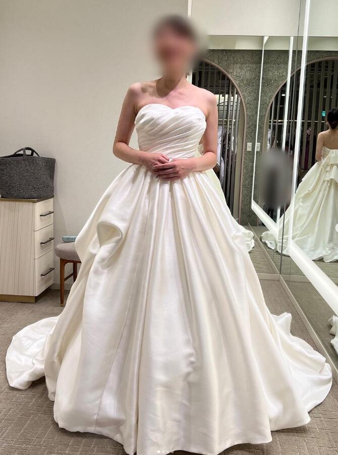 ウエディングドレス ベアトップ ふっくら柔らかなバックリボン  