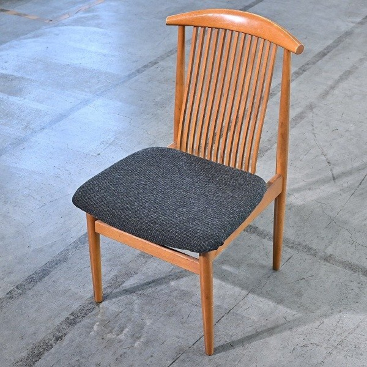 飛騨産業 キツツキ「No.725」食堂椅子 A 葭原基 ビーチ 無垢材 ブナ 縦格子 ヴィンテージ ダイニングチェア リビング 一人掛け HIDA【 中古家具/中古インテリア/USED家具ユーズド家具/リサイクル】