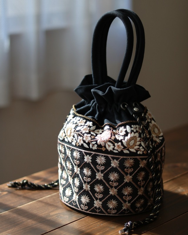 インド刺繍ファブリック　巾着バッグ