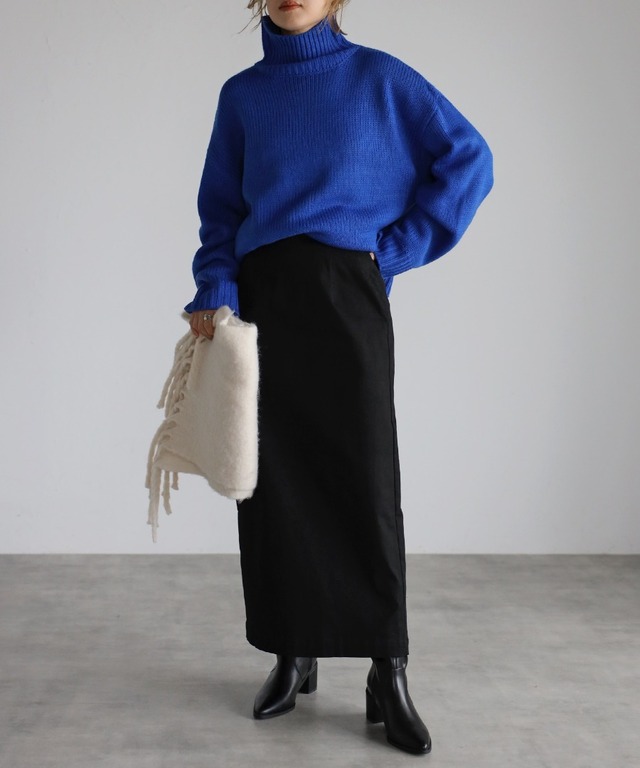 袖ボタン開きタートルネックニット