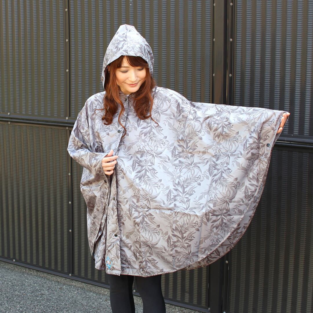 待望の再入荷! 総柄ポンチョ - 通販 - mateinbox.com.br