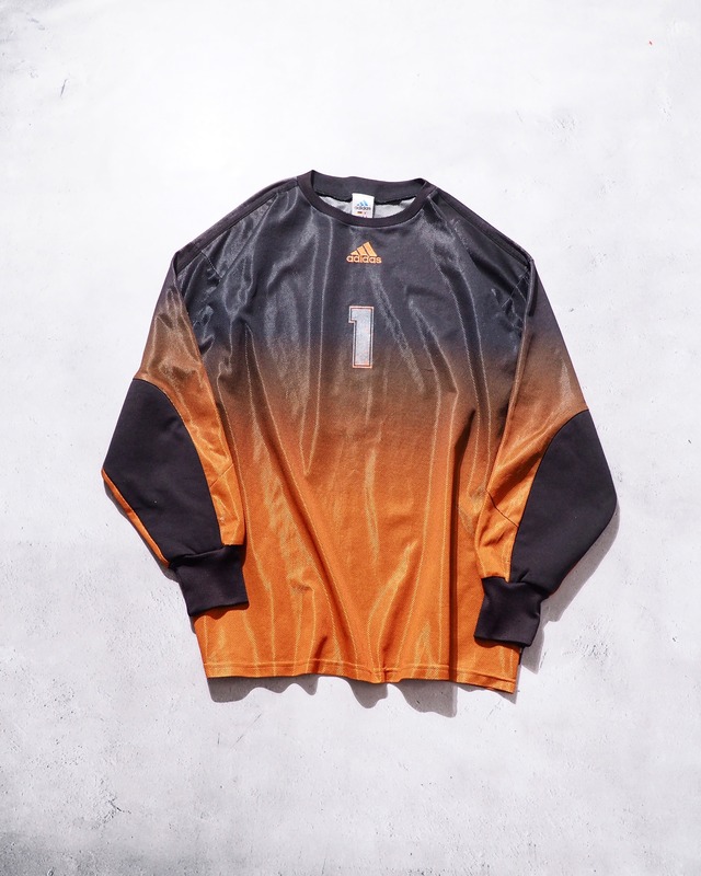 " Old adidas " Beautiful gradation × Over silhouette keeper shirt