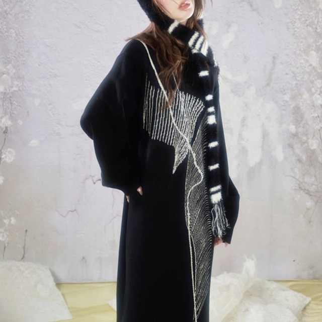 Abstract line knit one-piece C1598