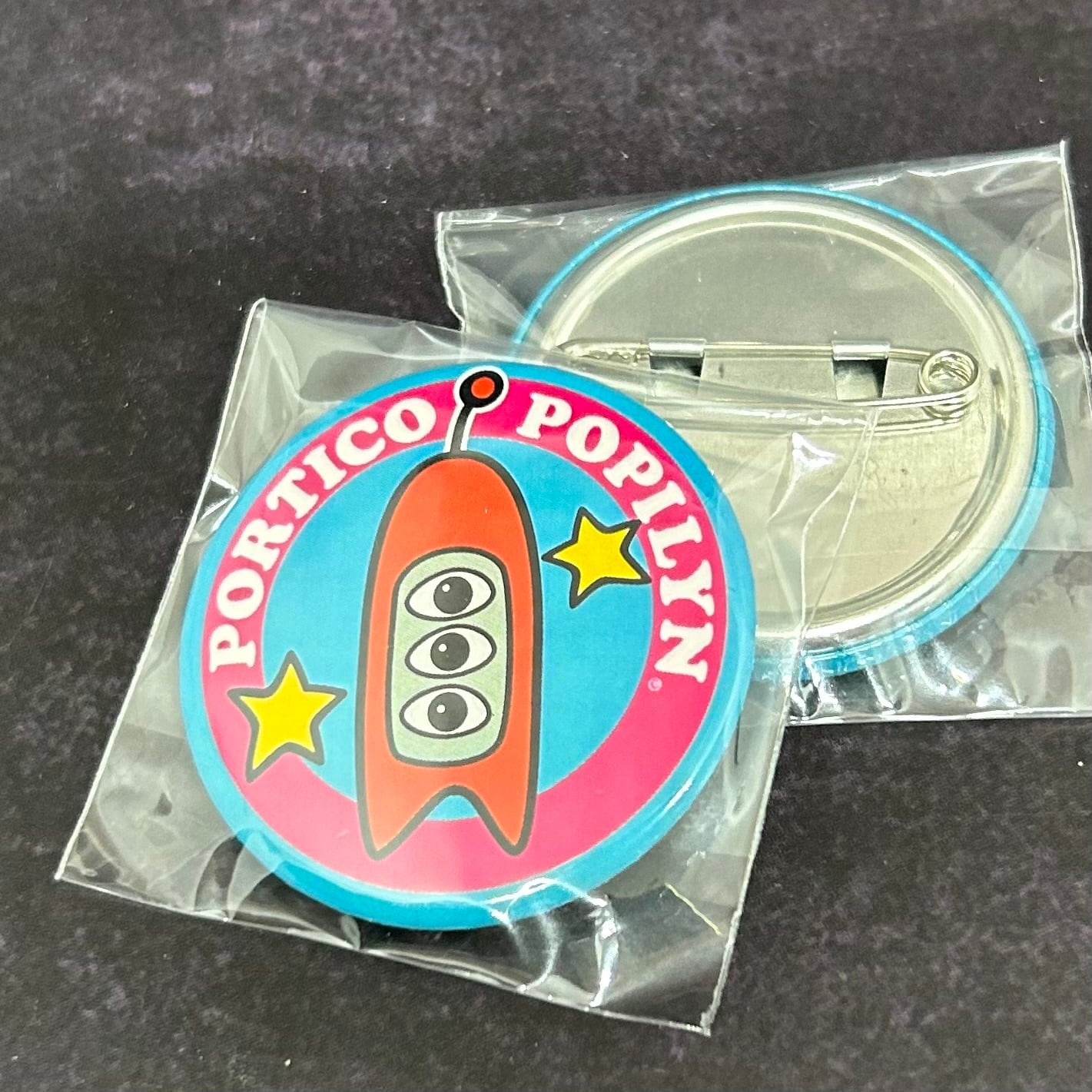 ポルチコポピリンの缶バッジ 36mm Blue | ラノングーラ