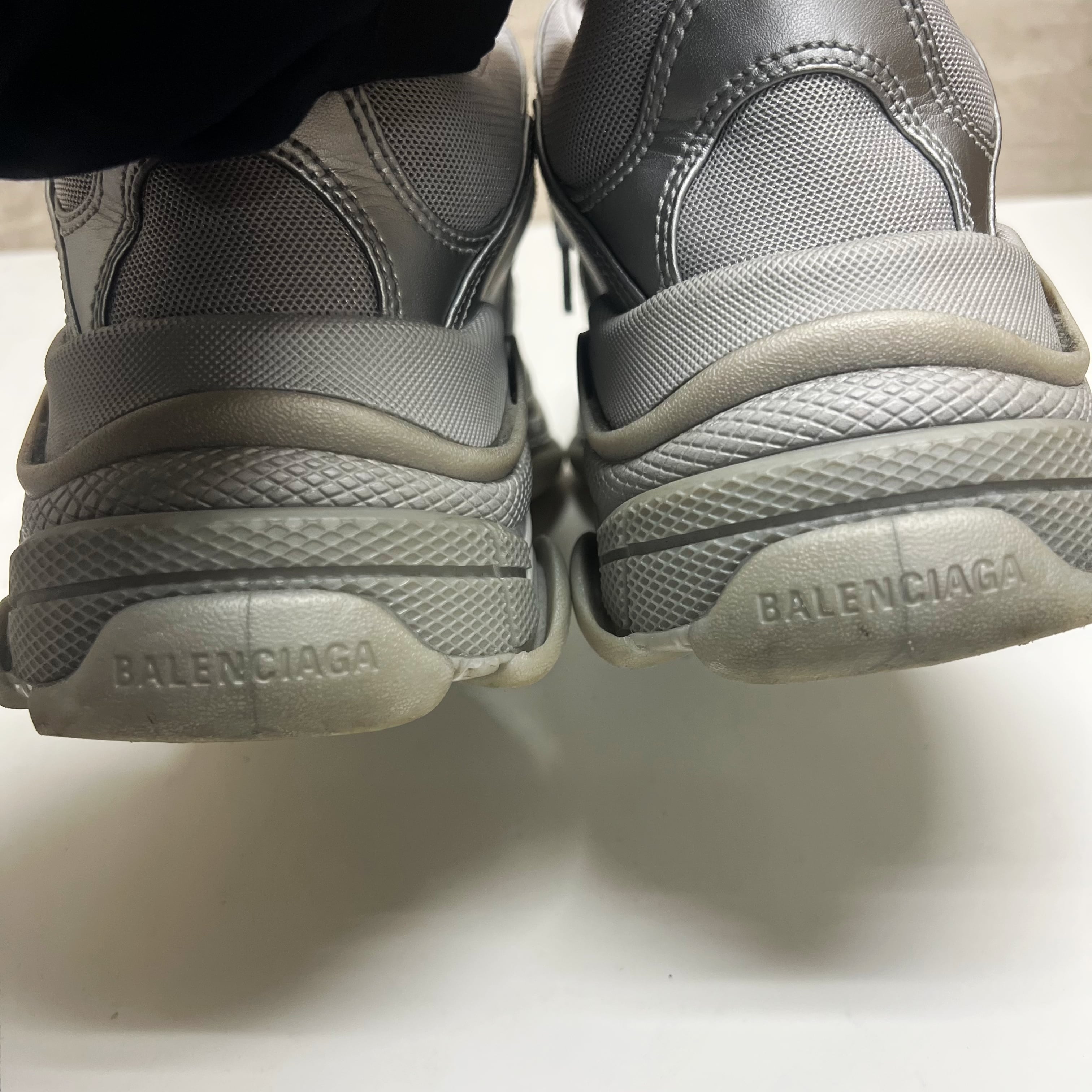 BALENCIAGA バレンシアガ Triple S SILVER METALILC スニーカー BALENCIAGA バレンシアガ Triple S SILVER METALILC スニーカー
