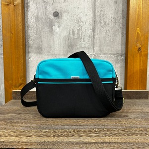 .+＊square shoulder Bag 〈 スカイブルー×ブラック 〉