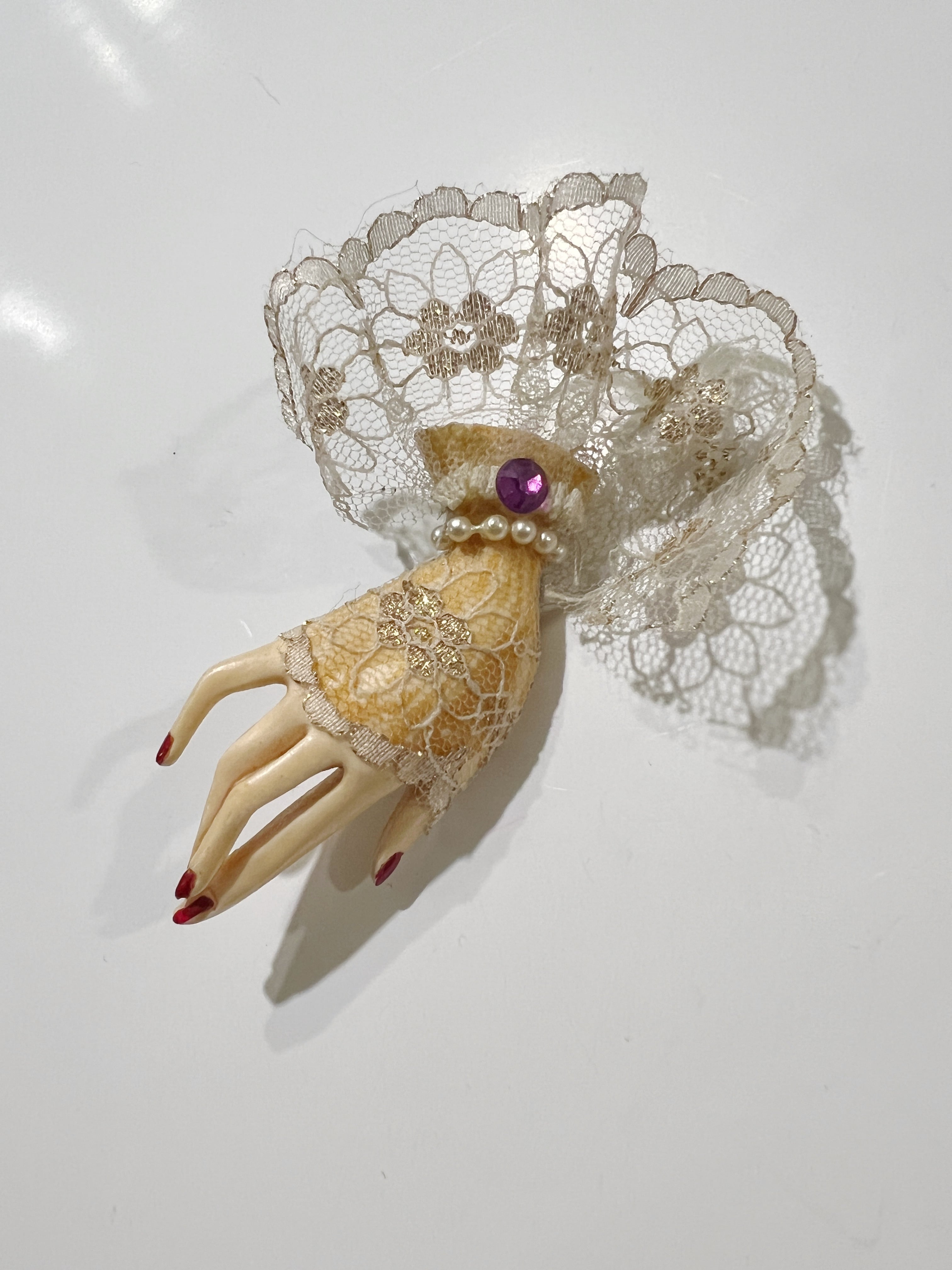 70s-80s hand × lace brooch