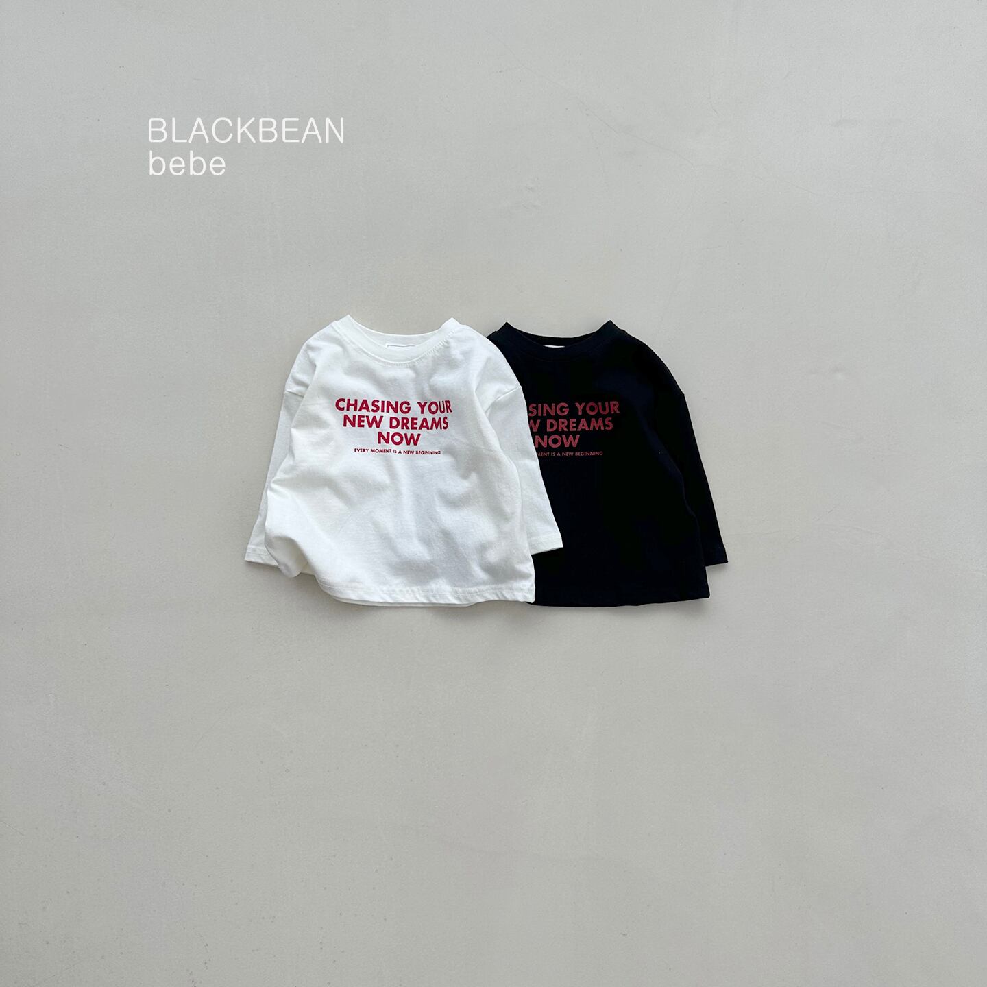 bebe chasing tee【blackbean】※9月下旬〜10月上旬発送予定