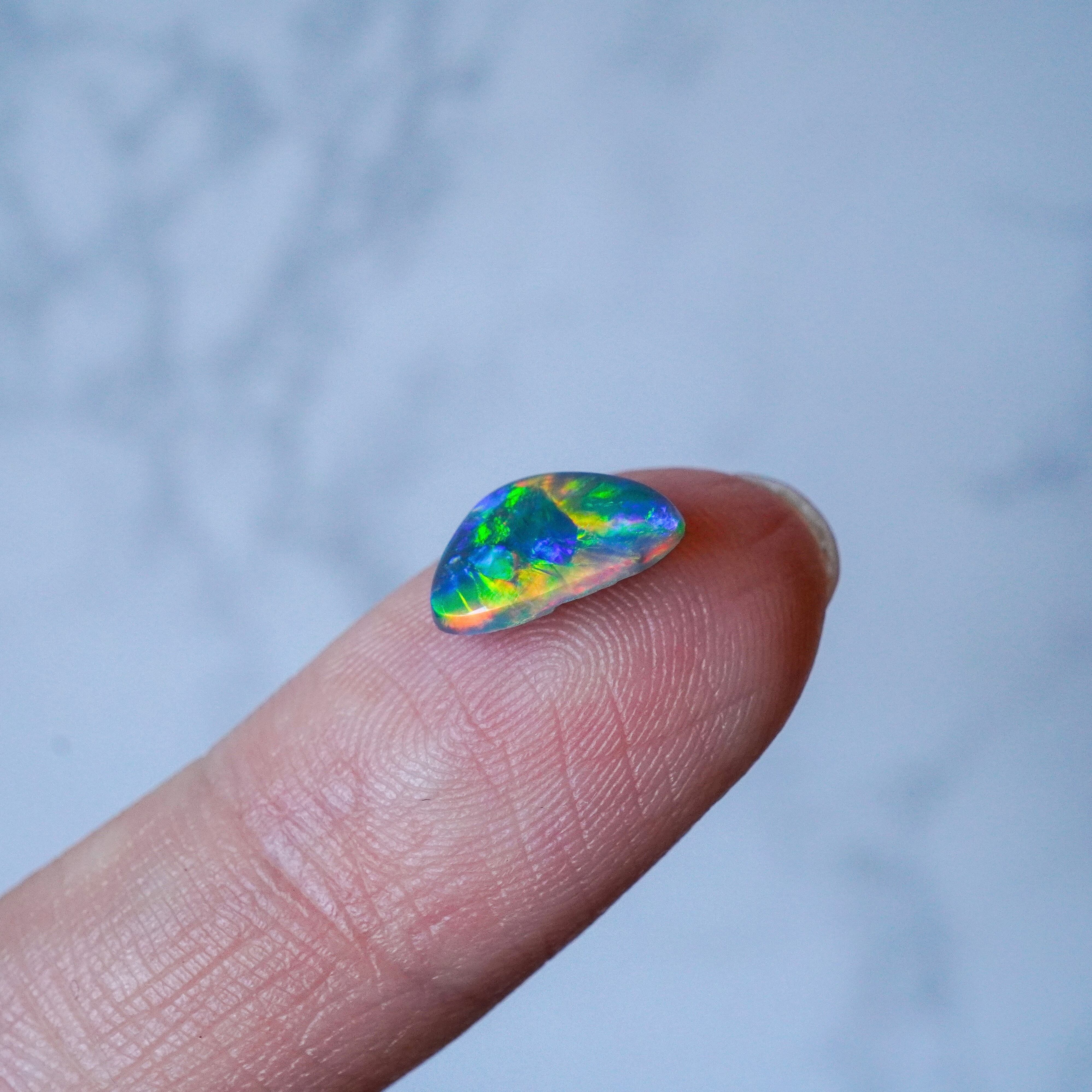 ライトニングリッジ産 クリスタル オパール ルース 0.71ct ライトニングリッジ産 クリスタル オパール ルース 0.71ct
