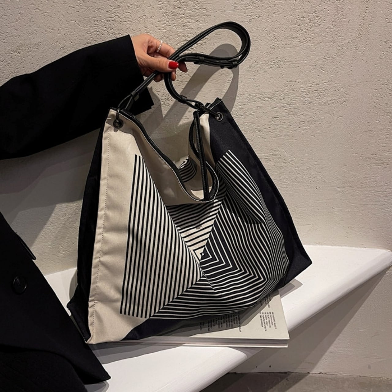 Bicolor Geometric Pattern Tote Bag 01072