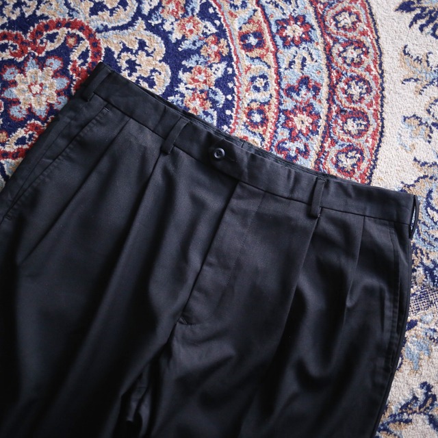 2-tuck tapered silhouette black wide slacks