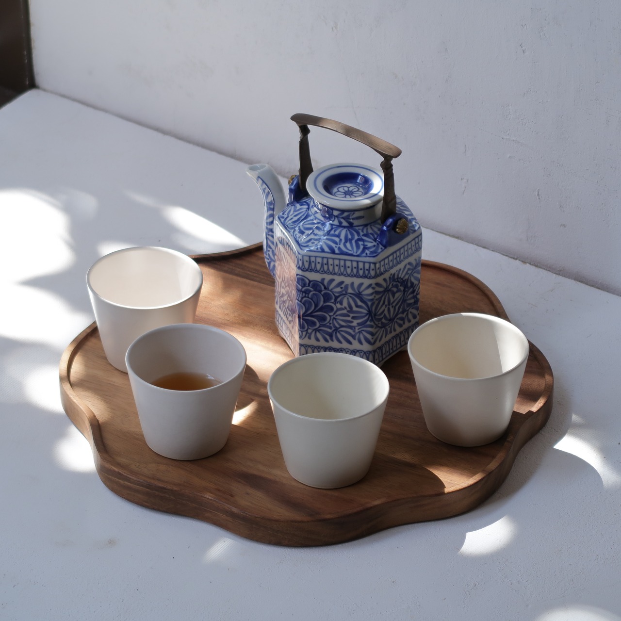 お花型の木製トレイ