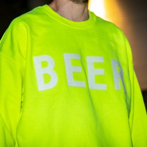 BEER アップリケロゴスウェット（裏起毛） イエローグリーン