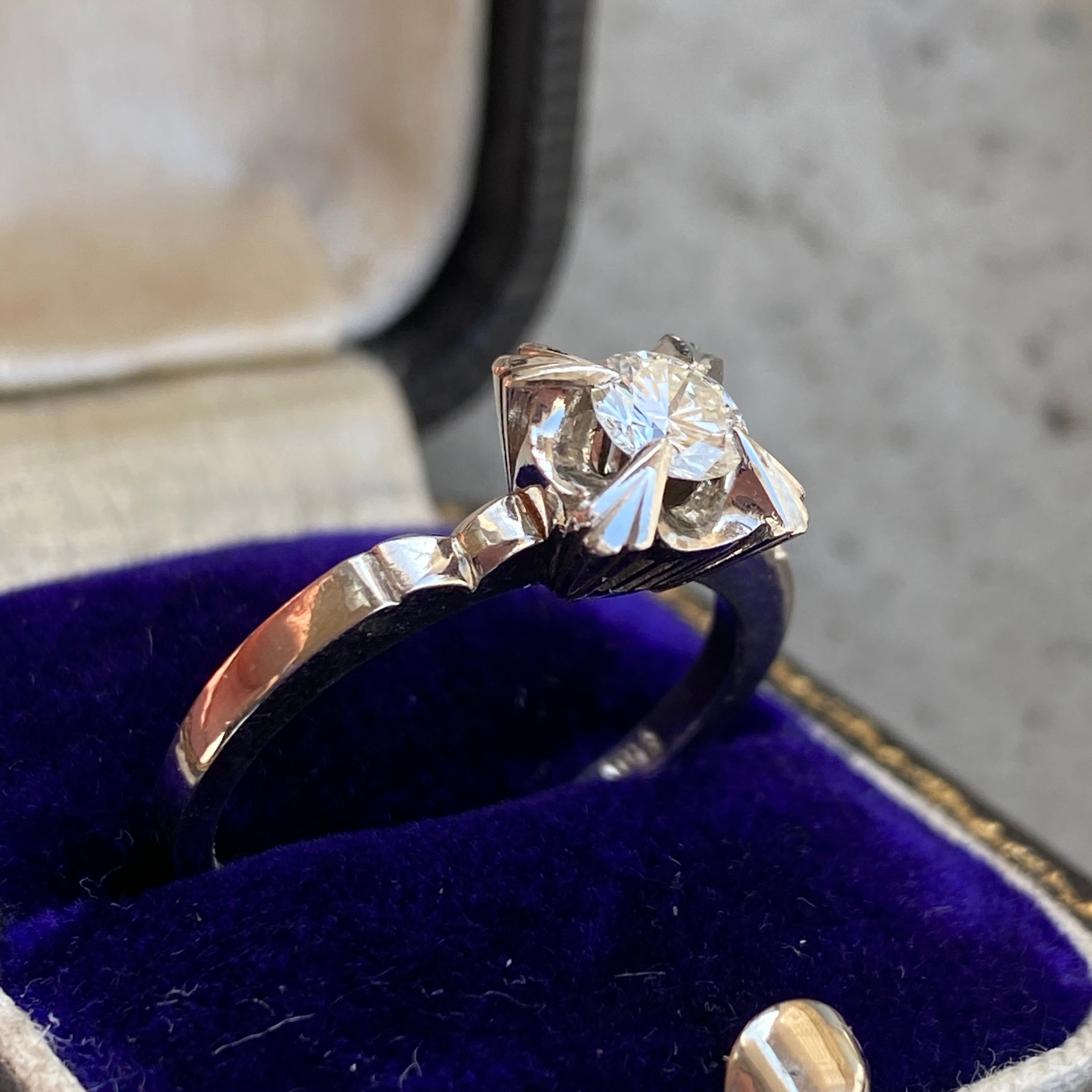 ヴィンテージ Ptにダイヤモンド三分石鬼爪リング