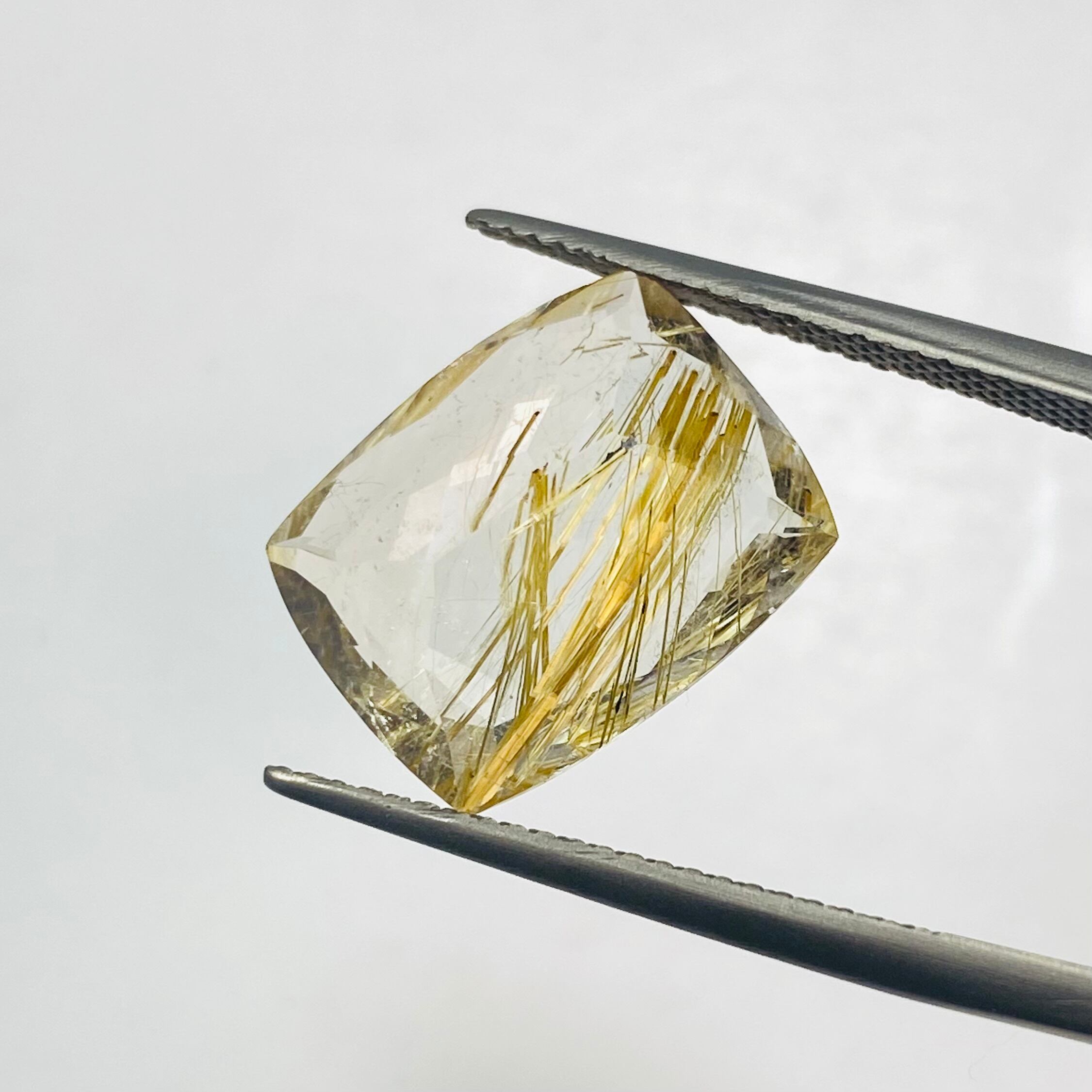 オシャレなルチルインクオーツ