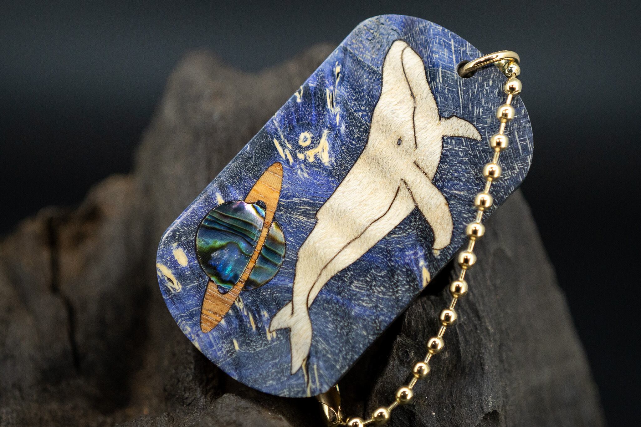 【カナダの象徴】ハードメープル 瘤杢 スタビライズウッド ドッグタグ 象嵌 勇魚と惑星