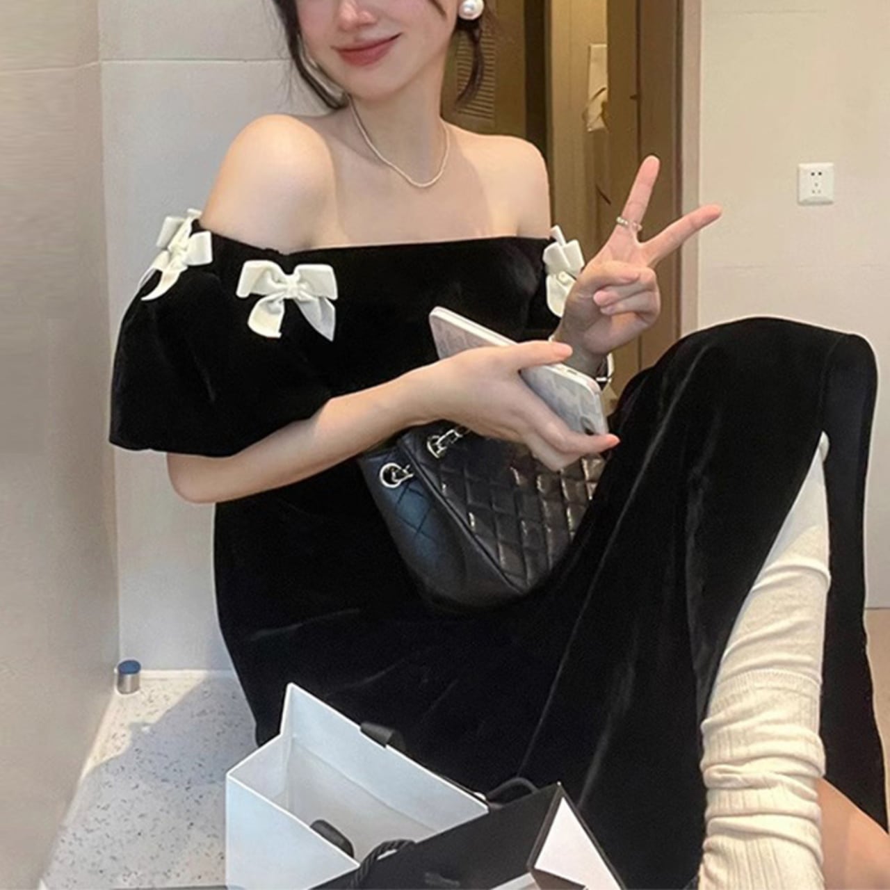 オフショルダー リボンベルベットワンピース A4268