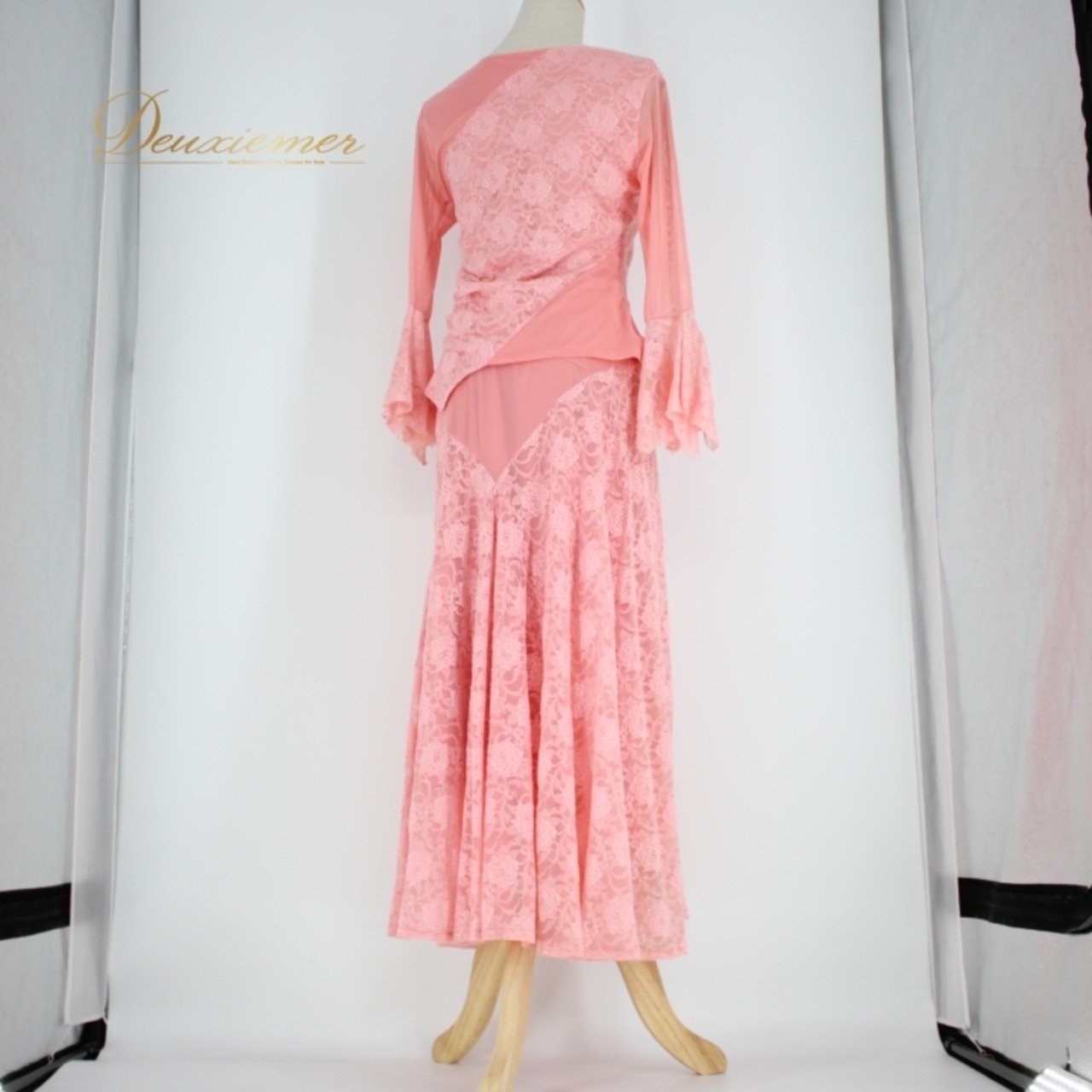 社交ダンス 衣装 スタンダード 上下セット ツーピース レッスンウェア パーティ衣装 女性用 オールシーズン Leirena レイリーナ ピンク系 春色 ピンク 花柄 レース レディース ダンススタイル フェミニン おしゃれ 薄手 着やすい セットアップ ダンスレッスン 大人用 踊る衣装 スリムライン エレガント