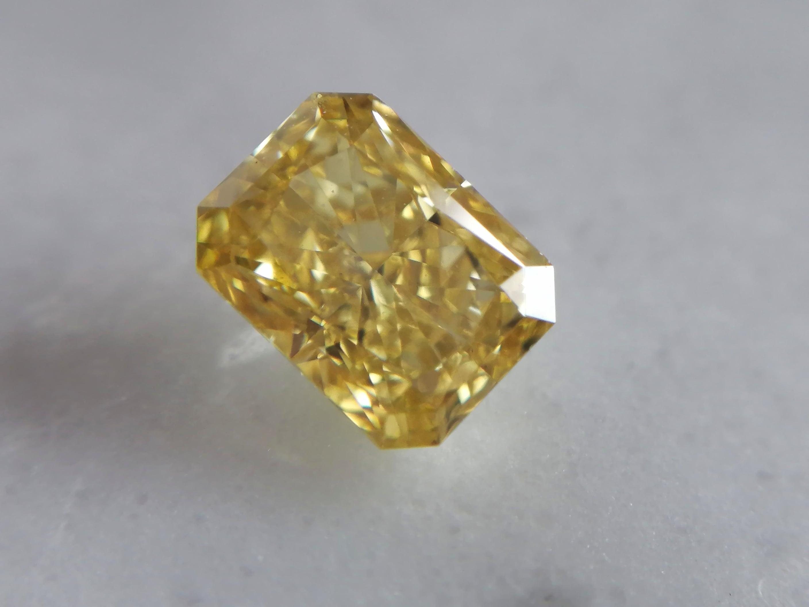 イエローダイヤモンドルース 0.611ct fancy vivid yellow SI1(CGL)