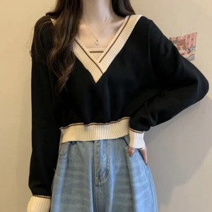 【送料無料】 セーター 2色 30代 40代 女性用 レディース ママ トップス クロップド丈 ゆったり オーバーサイズ 長袖 Vネック Aライン フレア プルオーバー ニット 無地 かわいい 大人可愛い 大人女子 こなれ感 シンプル カジュアル 大人 上品 おしゃれ お洒落 ラフ コンサバ デート お出かけ お茶会 女子会 休日 授業参観 秋 冬 着回し プチプライス カラバリ デイリーユース 普段使い ファッション コーデ スタイル 楽ちん 定番アイテム 着痩せ 垢抜け