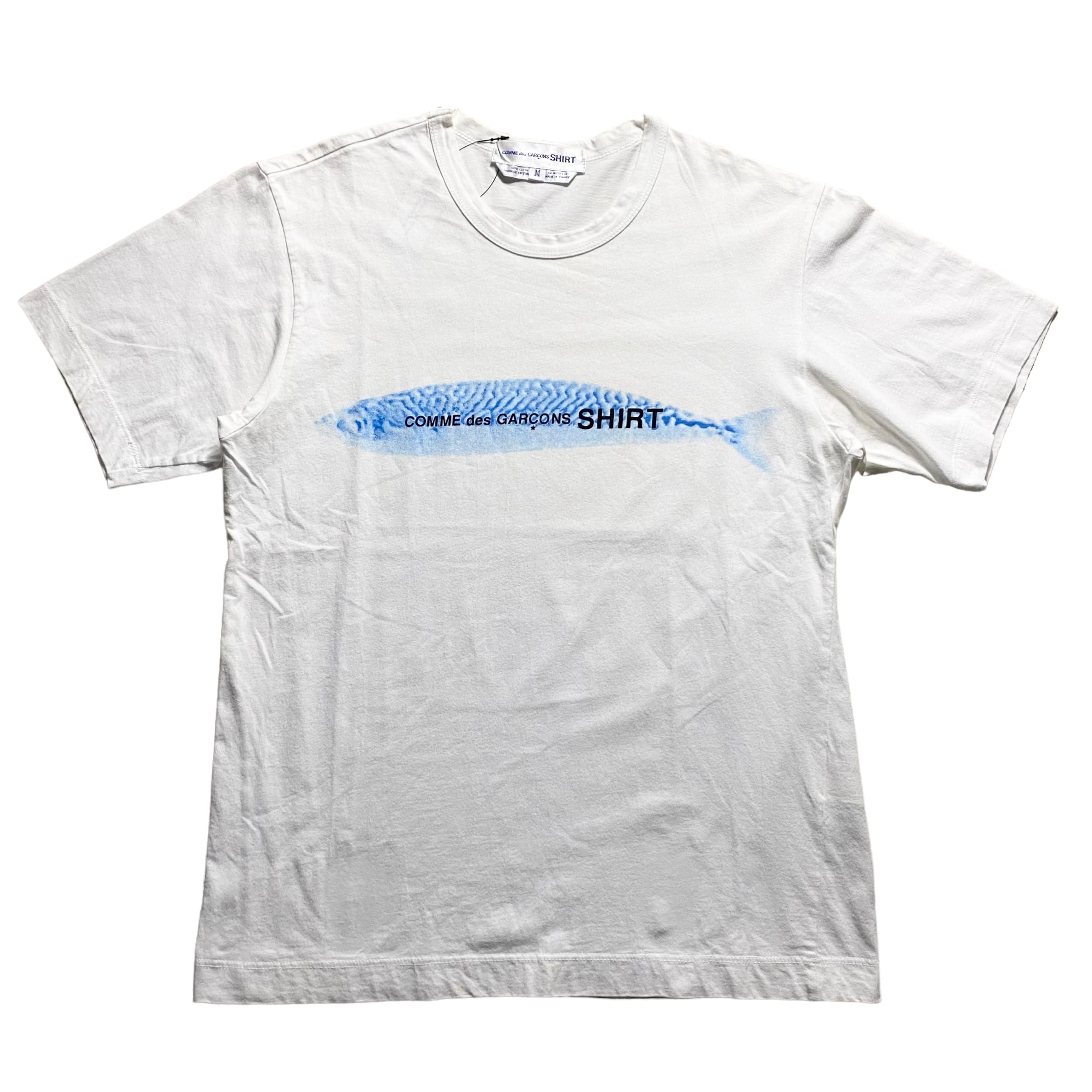 COMME des GARCONS SHIRT fish print logo tee | NOIR ONLINE COMME des GARCONS SHIRT fish print logo tee | NOIR ONLINE