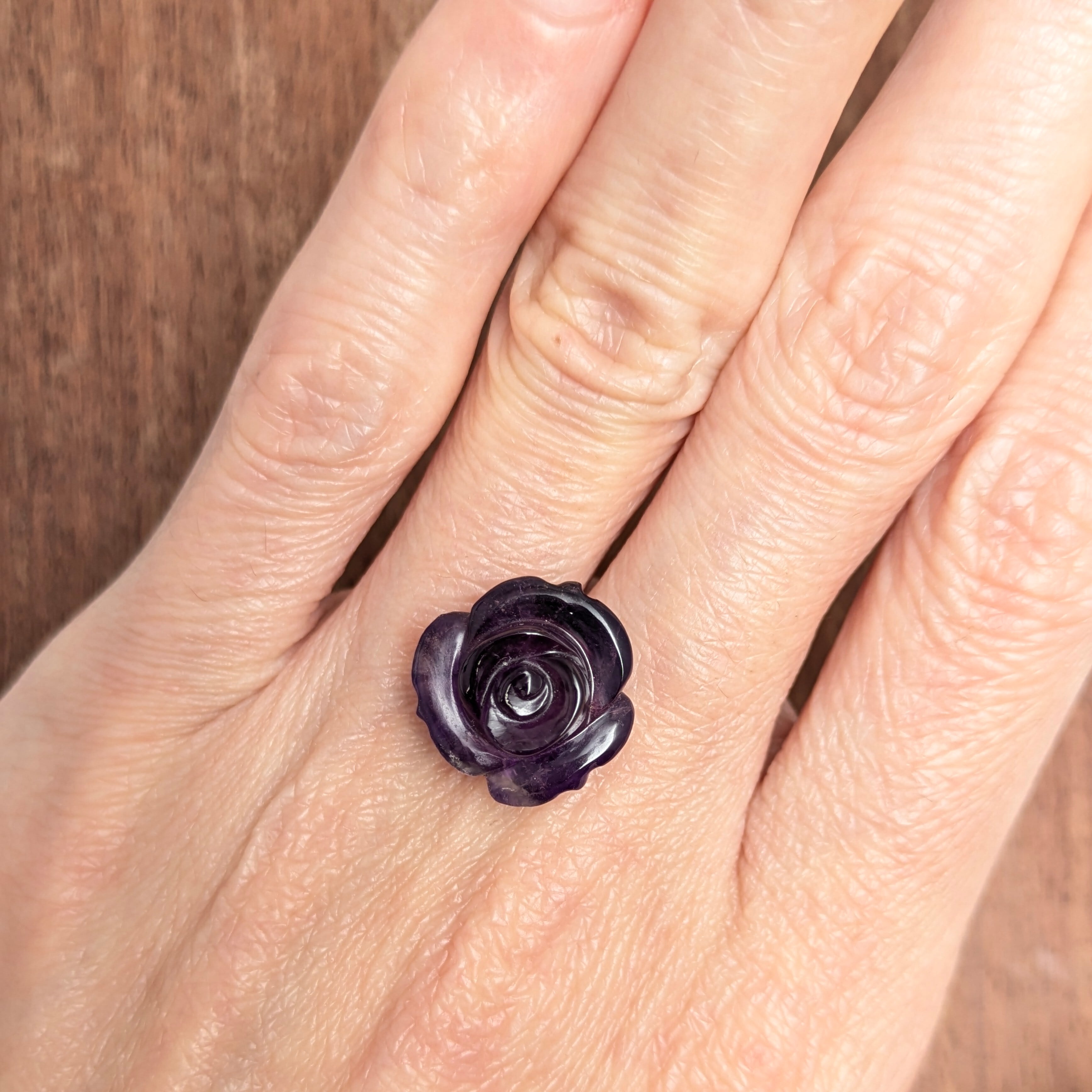 アメシスト 彫刻（薔薇） ミャンマー産 【8.77ct】PRO208205 | Gem's