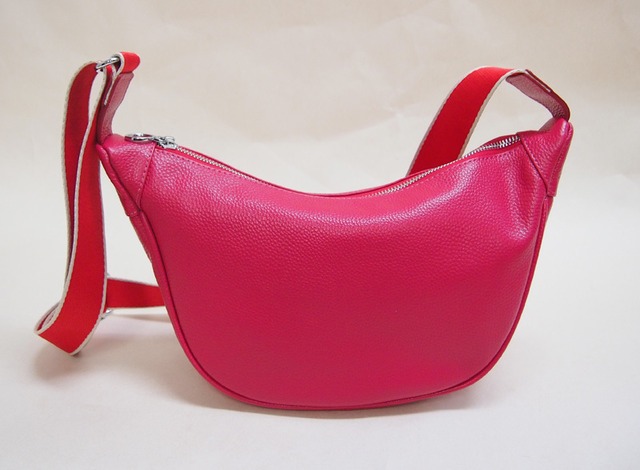 ショルダー シュリンク牛革素材幅広マチの半月型ショルダー ニュージェネレーション