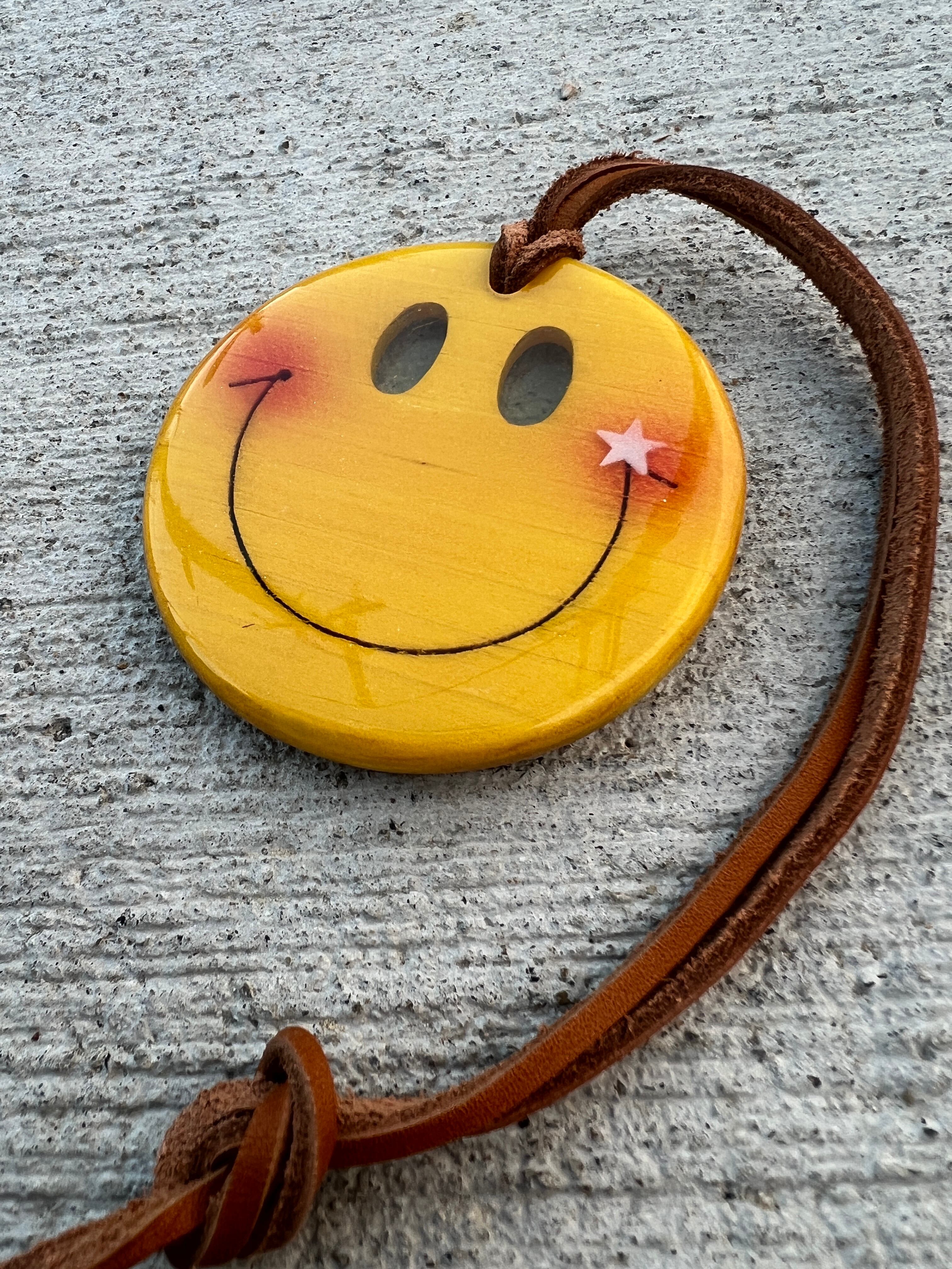 スマイルアクセサリー ▶︎バナナイエローほっぺ ☆1個