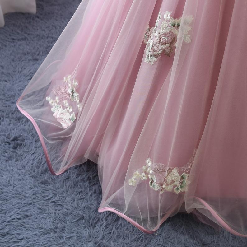 お花のデザインが可愛い 裾はチュールのオフショルロングドレス お花のデザインが可愛い 裾はチュールのオフショルロングドレス