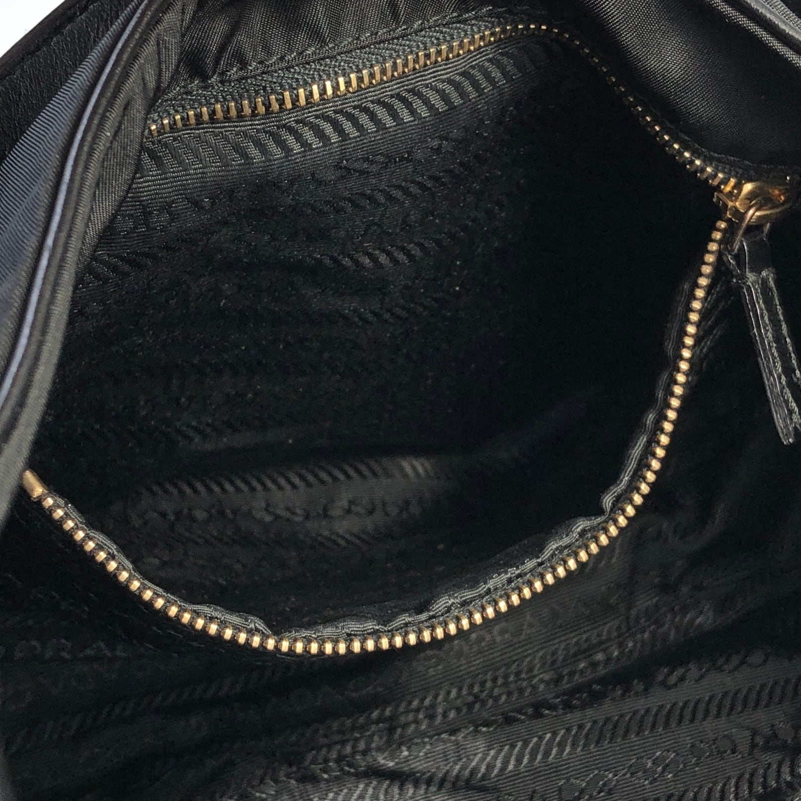 PRADA プラダ トライアングルロゴ ナイロン×レザー ターンロック