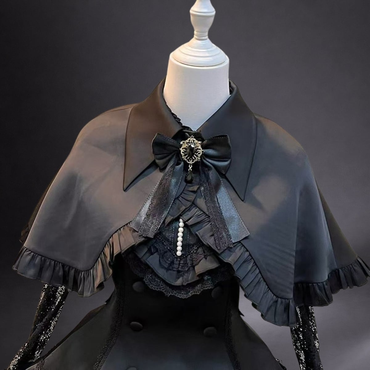 ゴスロリケープ リボンブローチ付きクラシカル｜黒ロリータ 魔女 病み