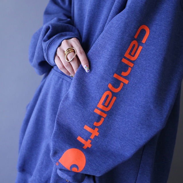 "carhartt" sleeve printed design 3XL over silhouette blue parka