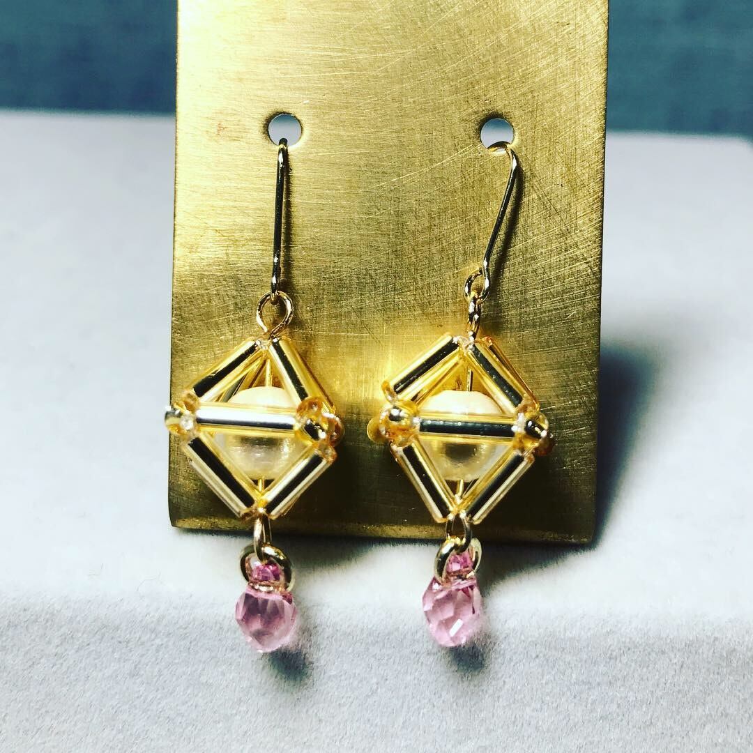 0048:しずく型スワロフスキー コットンパールピアス